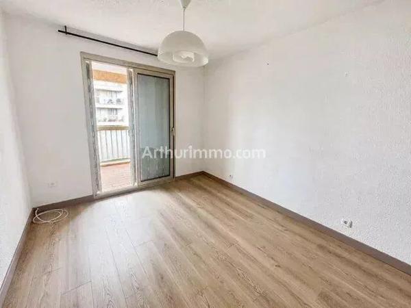 Vente                                                      Appartement
                        
                     3 pièces                      42 m2                     à Sainte-Maxime