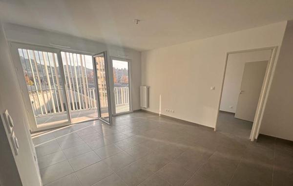 Appartement à louer 1 340 € CC Marseille 4 p 78 m² DPE B
