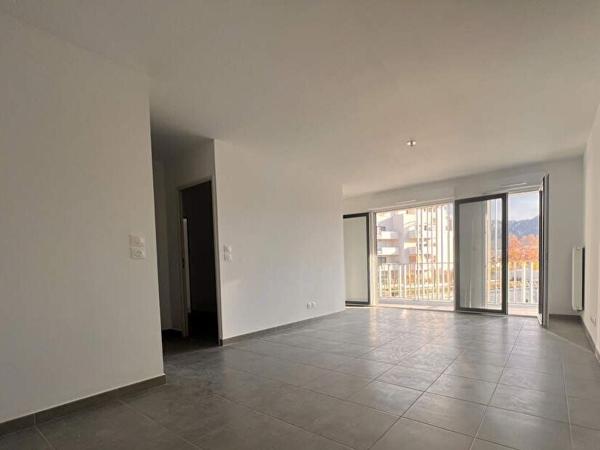 Appartement à louer 1 340 € CC Marseille 4 p 78 m² DPE B
