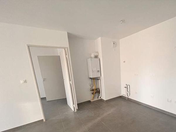 Appartement à louer 1 340 € CC Marseille 4 p 78 m² DPE B