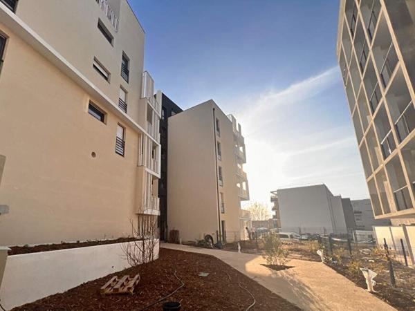 Appartement à louer 1 340 € CC Marseille 4 p 78 m² DPE B