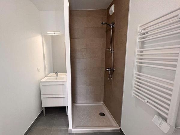 Appartement à louer 1 340 € CC Marseille 4 p 78 m² DPE B