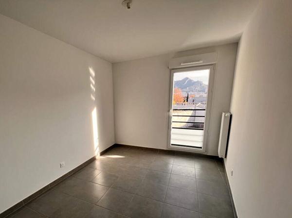 Appartement à louer 1 340 € CC Marseille 4 p 78 m² DPE B