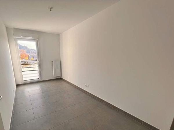 Appartement à louer 1 340 € CC Marseille 4 p 78 m² DPE B