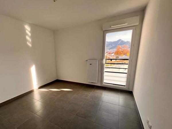 Appartement à louer 1 340 € CC Marseille 4 p 78 m² DPE B