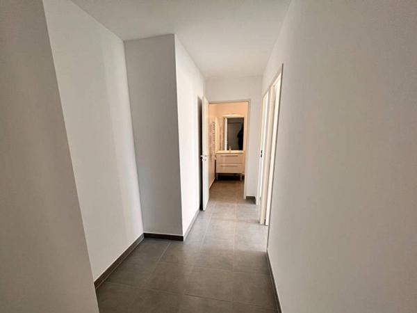 Appartement à louer 1 340 € CC Marseille 4 p 78 m² DPE B