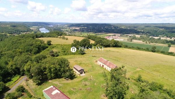 Ferme et château médiéval à restaurer. Superbe propriété foncière de 47 hectares dominant la vallée et la rivière Dordogne., LALINDE