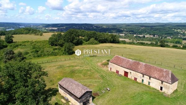 Ferme et château médiéval à restaurer. Superbe propriété foncière de 47 hectares dominant la vallée et la rivière Dordogne., LALINDE