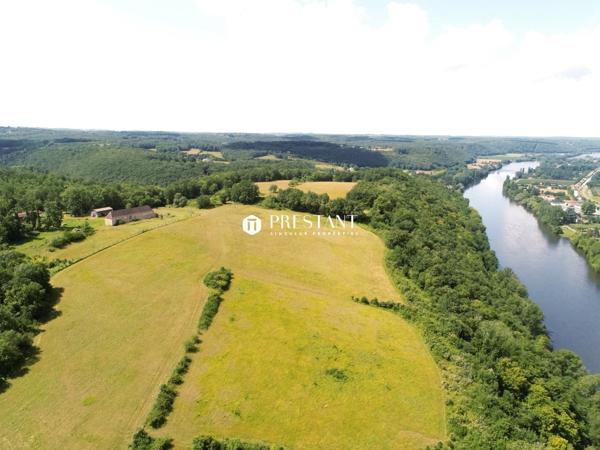 Ferme et château médiéval à restaurer. Superbe propriété foncière de 47 hectares dominant la vallée et la rivière Dordogne., LALINDE