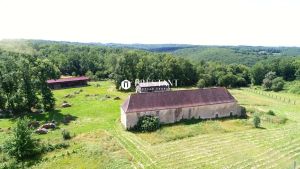 Ferme et château médiéval à restaurer. Superbe propriété foncière de 47 hectares dominant la vallée et la rivière Dordogne., LALINDE