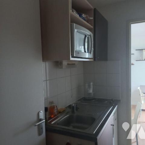 DANS UNE RESIDENCE SECURISEE POUR ETUDIANT UN STUDIO AU REZ DE CHAUSSEE DE 16,99 M²  comprenant...