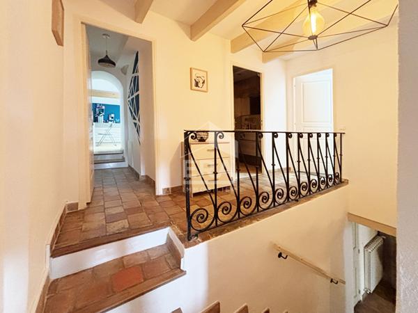 À vendre chez ERA Action Immobilier 2 à Cazan : Maison de village MALLEMORT avec places de parking