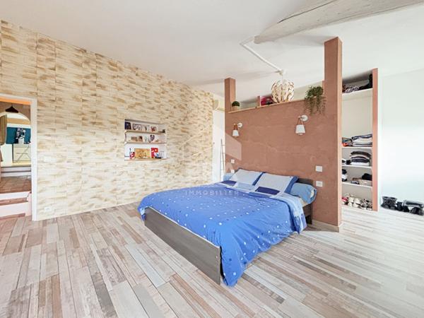 À vendre chez ERA Action Immobilier 2 à Cazan : Maison de village MALLEMORT avec places de parking