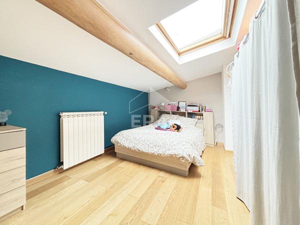 À vendre chez ERA Action Immobilier 2 à Cazan : Maison de village MALLEMORT avec places de parking