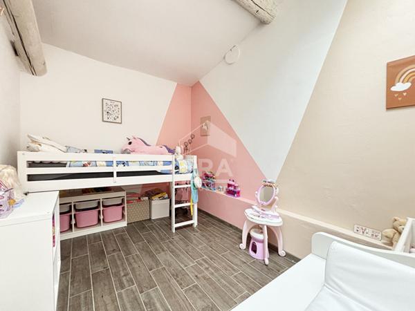 À vendre chez ERA Action Immobilier 2 à Cazan : Maison de village MALLEMORT avec places de parking