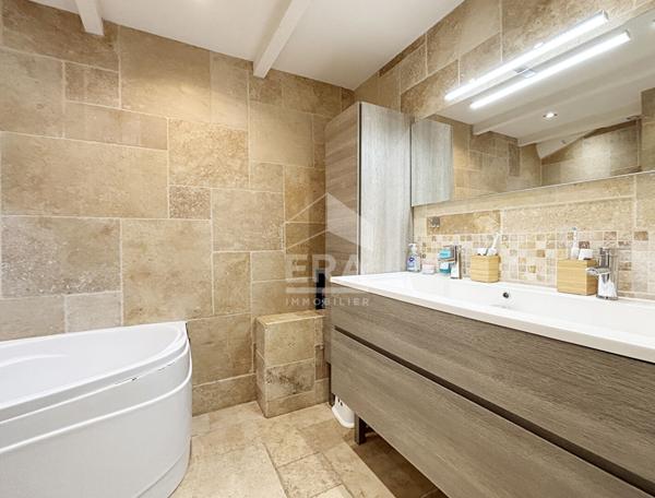 À vendre chez ERA Action Immobilier 2 à Cazan : Maison de village MALLEMORT avec places de parking