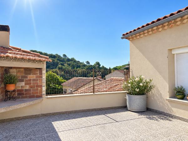 APPARTEMENT CENTRE ROGNES - MAGNIFIQUE TERRASSE