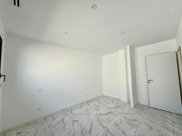 MAISON PLAIN-PIED - 4 PIECES - GARAGE - BUANDERIE-330M2