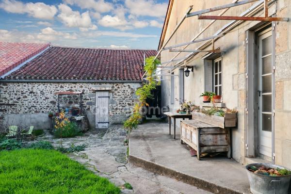 Maison 5 pièces 85 m² plain pied - 2 chambres - sur parcelle terrain de 900 m² + grange MAGNAC LAVAL (87)