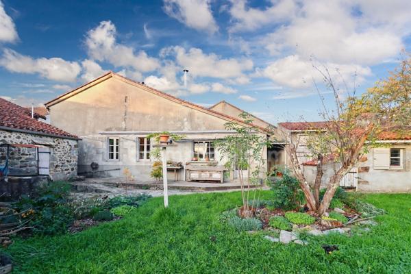 Maison 5 pièces 85 m² plain pied - 2 chambres - sur parcelle terrain de 900 m² + grange MAGNAC LAVAL (87)