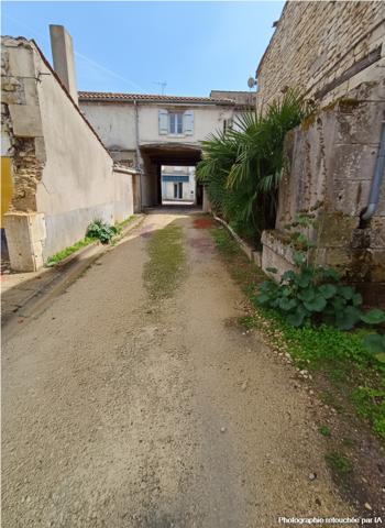 Garage 1 pièce à vendre à Jarnac