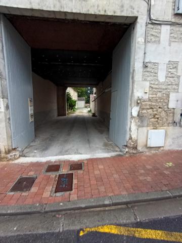 Garage 1 pièce à vendre à Jarnac