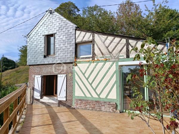 Idéal premier achat ou investissement – Maison avec terrasse

Située à quelques minutes du centre-ville, transports en commun, écoles, et commerces. Cette maison de 36m² offre une opportunité d'acquérir un bien dans un environnement calme et recherché avec un extérieur. 

Le rez-de-chaussée est composé d'une pièce de vie exposée EST donnant directement accès à la terrasse, d'une cuisine partiellement équipée, d'une salle de bain, WC séparé.

A l'étage, une chambre confortable complétée d'une mezzanine pour plus d'espaces de rangements selon vos besoins.

A l'extérieur, un agréable jardin clos de 81 m²doté de sa terrasse parfait pour vos moments de détente.

Lumineuse, elle constitue une toile vierge pour ceux qui souhaitent y apposer leur empreinte.

Idéale pour un premier achat, un pied-à-terre ou un investissement locatif, cette maison séduira les amateurs de charme et d’authenticité grâce à son cadre préservé et son beau potentiel.
Cette emplacement privilégié dispose d'une magnifique vue à l'abri des regards, parfaite pour les matinées ensoleillées ou les soirées entre amis. 

Contactez-moi vite pour organiser une visite et découvrir toutes les possibilités qu'offre ce bien.