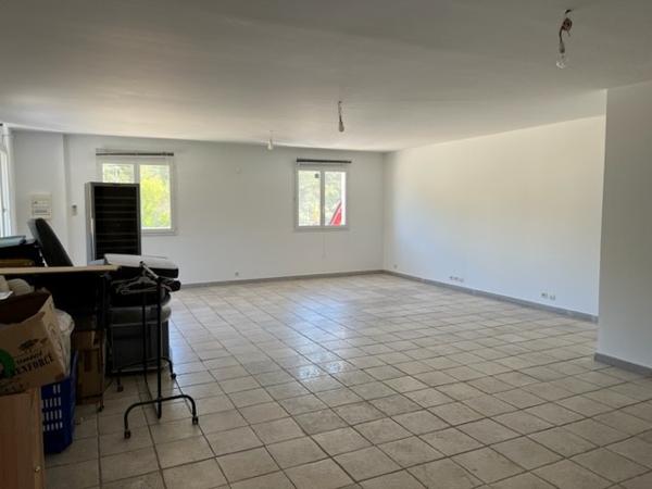 Gémenos (13420) Local professionnel 58 m² – Gémenos – Proche zone des Paluds