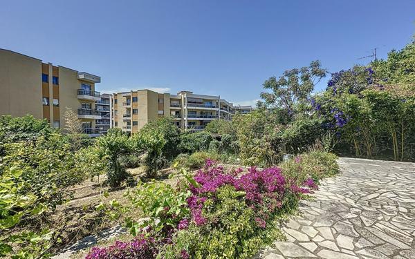 Terrain à vendre    Antibes