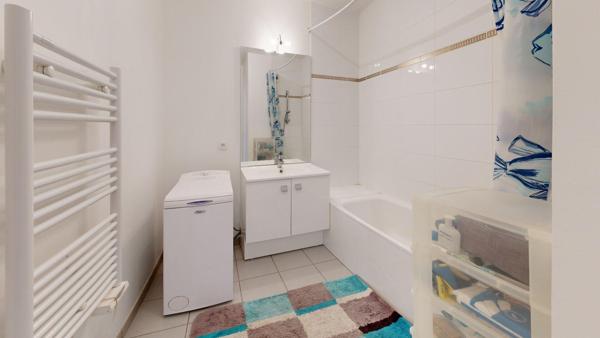 Superbe T3 au dernier étage avec terrasse et vue dégagée