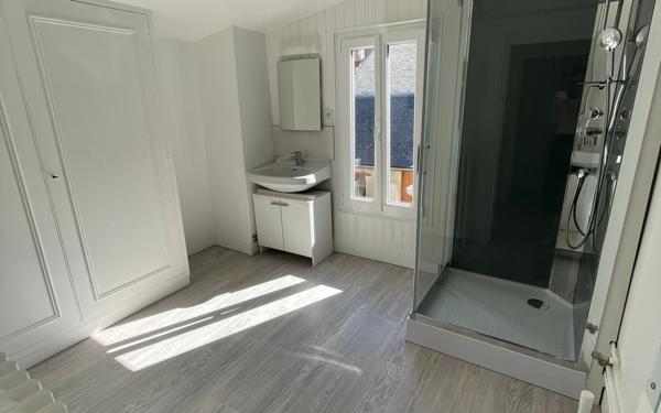 Maison à louer    3 pièces • 82 m2 Bénouville