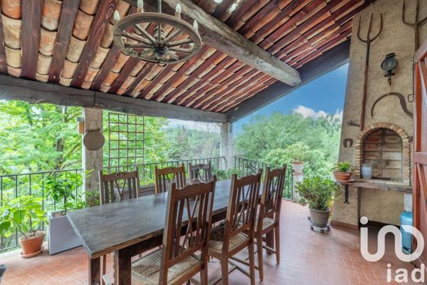 Maison traditionnelle 6 pièces de 190 m² à Mouans-Sartoux (06370)