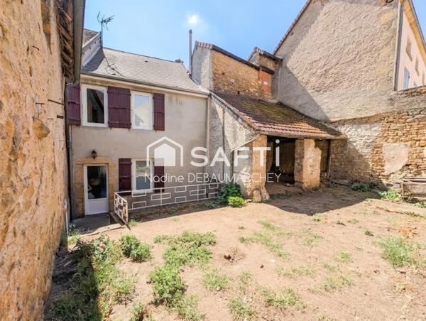 Maison en pierre de 150 m² au cœur de Charolles, idéale pour famille ou profession libérale