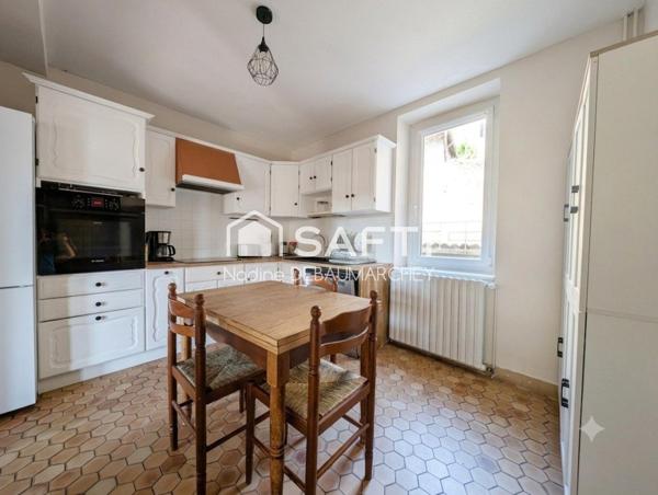 Maison en pierre de 150 m² au cœur de Charolles, idéale pour famille ou profession libérale