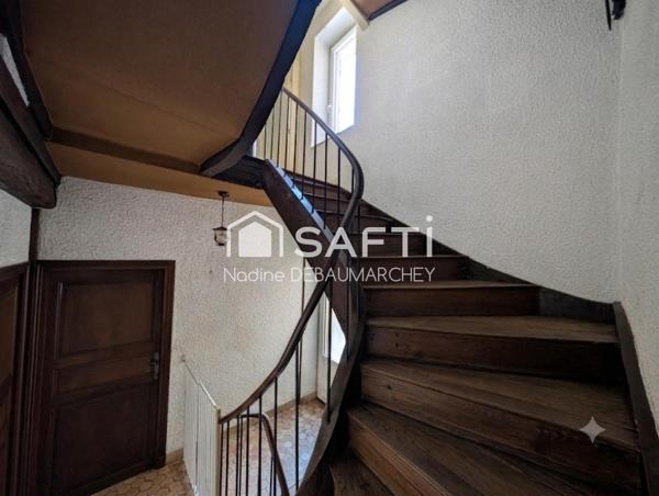 Maison en pierre de 150 m² au cœur de Charolles, idéale pour famille ou profession libérale