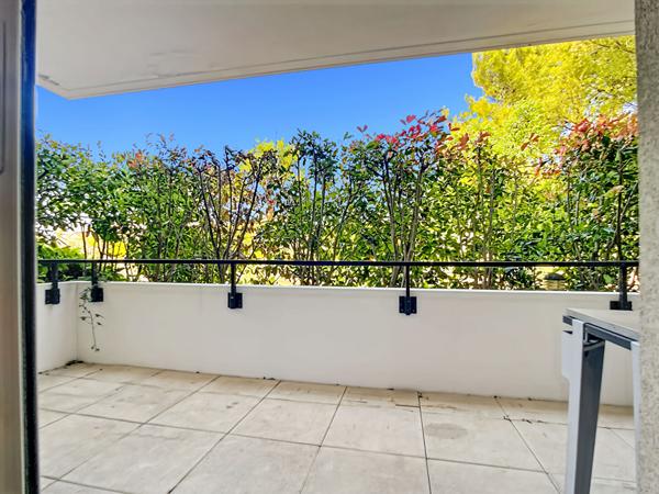 Appartement T1 avec terrasse et garage fermé à vendre - Secteur Montolivet 13012 Marseille