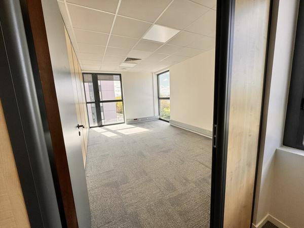 TOURS NORD L'AERONEF BUREAUX A LOUER DE 135 M² AVEC POSSIBILITE DE PARKINGS