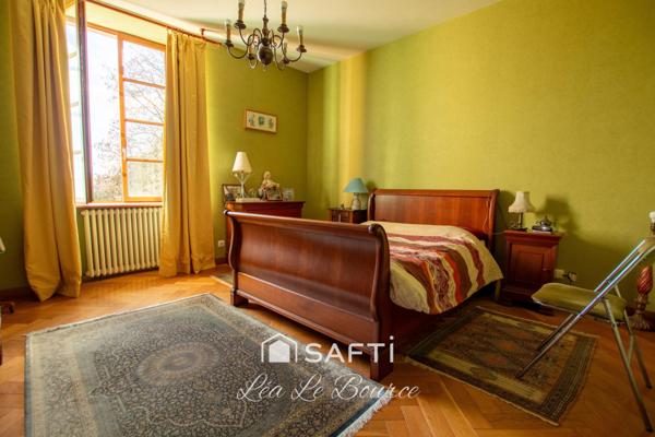 Manoir d’exception de1863 au cœur d’un parc de 2,9 hectares.