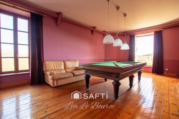 Manoir d’exception de1863 au cœur d’un parc de 2,9 hectares.