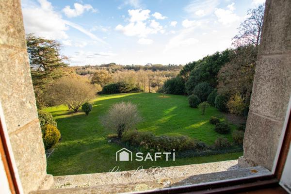 Manoir d’exception de1863 au cœur d’un parc de 2,9 hectares.
