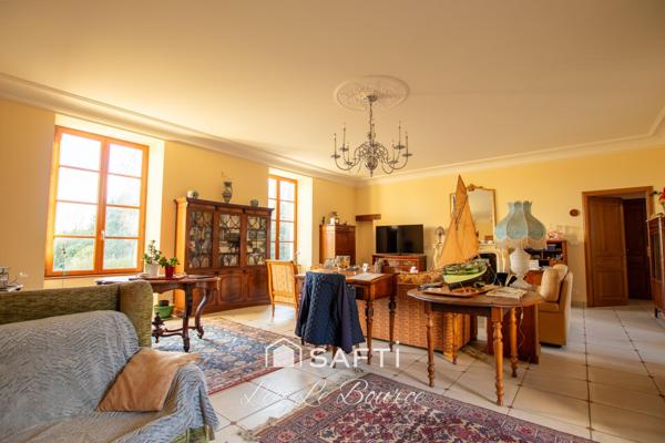 Manoir d’exception de1863 au cœur d’un parc de 2,9 hectares.