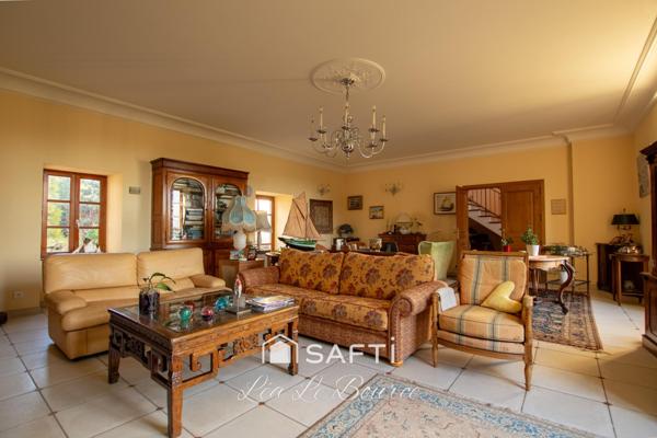 Manoir d’exception de1863 au cœur d’un parc de 2,9 hectares.