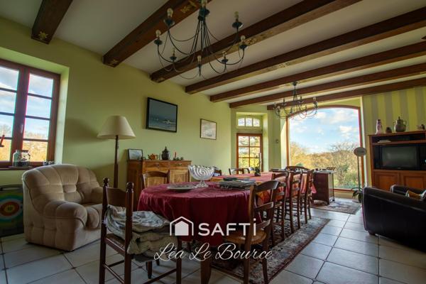 Manoir d’exception de1863 au cœur d’un parc de 2,9 hectares.