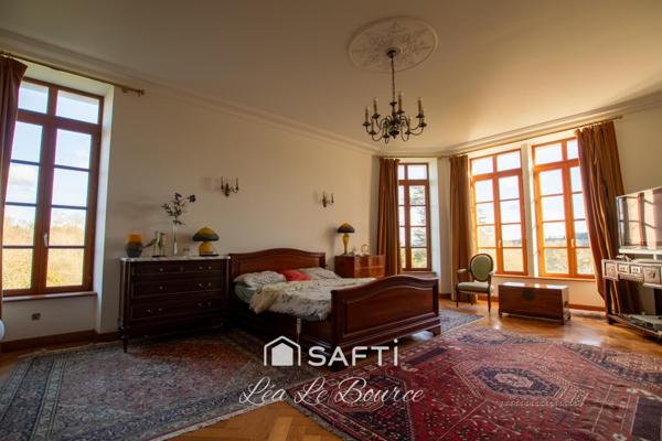 Manoir d’exception de1863 au cœur d’un parc de 2,9 hectares.