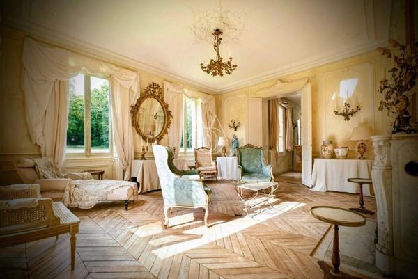 Beau château du XVIIIe siècle avec dépendances, incluant une salle de réception, situé dans l'Orne.