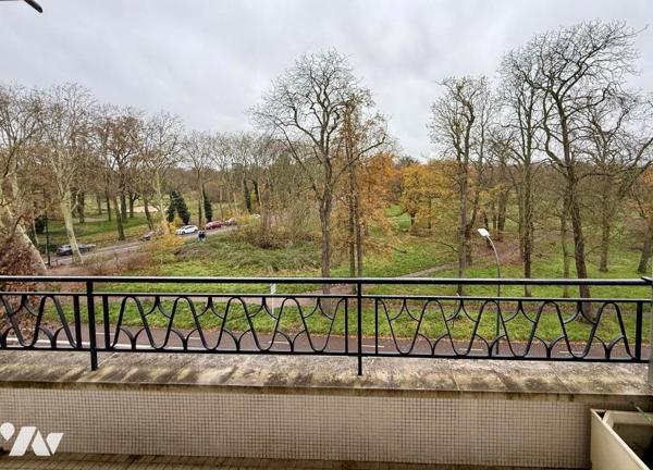 Fontenay sous bois sur le bois de Vincennes - Au 3ème étage d'un résidence moderne, un grand studio