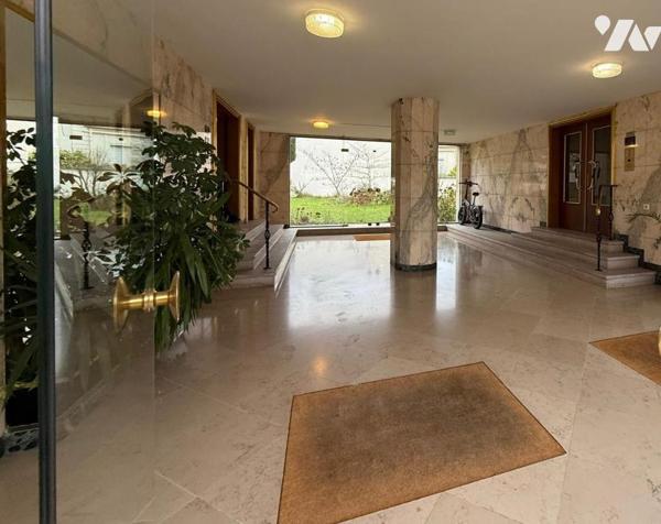 Fontenay sous bois sur le bois de Vincennes - Au 3ème étage d'un résidence moderne, un grand studio