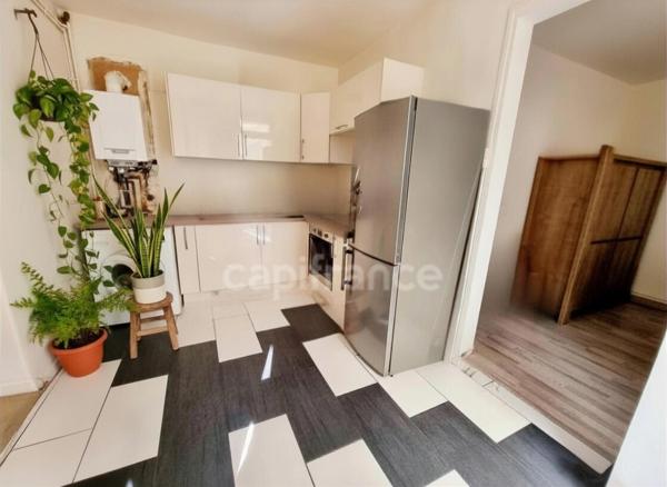 *Sainte-Cecile*Plain-pied de 51 m² à 200 m de la place, terrasse de 40 m², sud-ouest, sans vis-à-vis