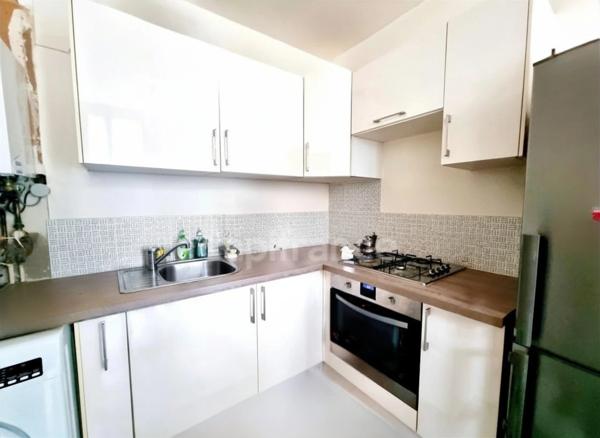 *Sainte-Cecile*Plain-pied de 51 m² à 200 m de la place, terrasse de 40 m², sud-ouest, sans vis-à-vis