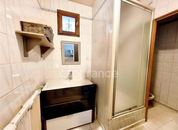 *Sainte-Cecile*Plain-pied de 51 m² à 200 m de la place, terrasse de 40 m², sud-ouest, sans vis-à-vis